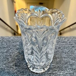🌸VTG  Lead Glass Vase Flared Rim Fronds Fans Star Base